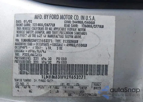 2002 Lincoln Town Car Cartier из США, поврежденный, VIN 1LNHM83W92Y653271